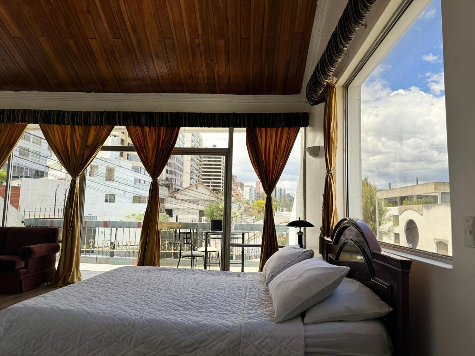 Suites & Hotel Gonzalez Suarez Quito Exterior foto