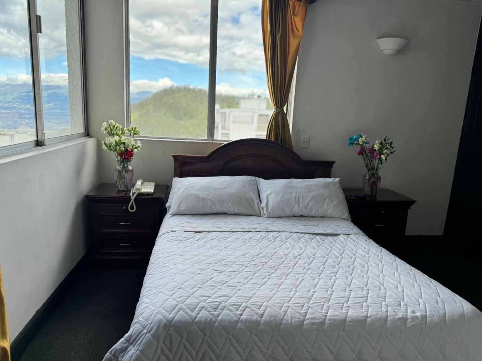 Suites & Hotel Gonzalez Suarez Quito Exterior foto